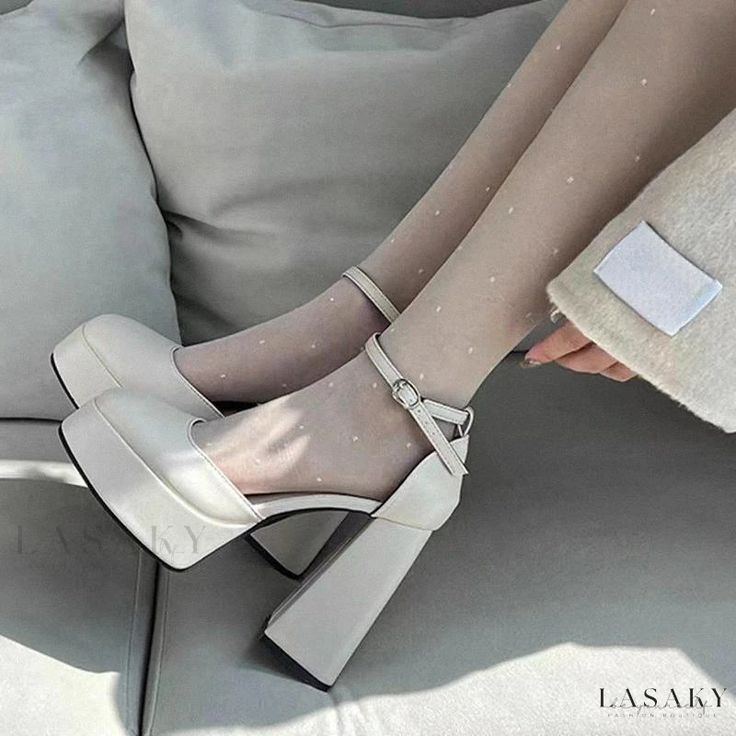 Lasaky - Sophisticated High-Heel Wedding Sandals Chic High Heels, Thick Heel Shoes, Beige Wedding, Barbie Shoes, High Heel Slippers, Wedding Shoes Heels, Mini Robes, Short Denim, Super High Heels