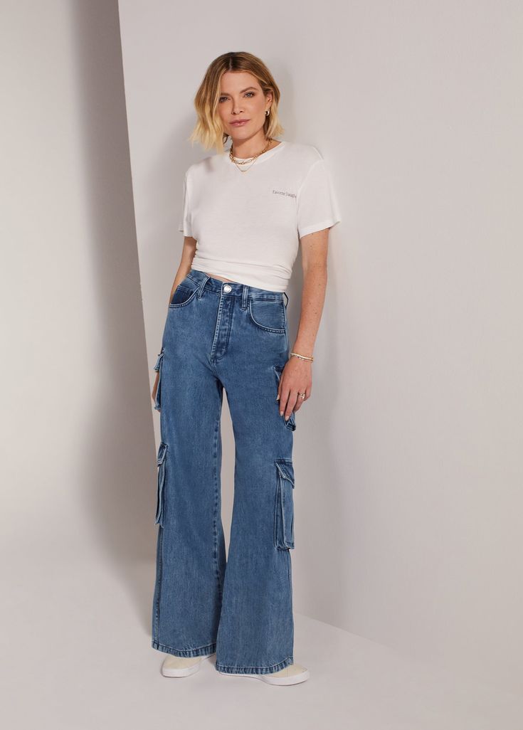 highway Wide Leg Cargo Jeans Outfit, Cargo Jeans Outfit Women, Jean Cargo Pants Outfit, 18th Birthday Outfit, Summer Business Casual Outfits, Rails Clothing, Cargo Pants Outfit Women, Wide Leg Jeans Outfit, Wide Leg Pants Outfit