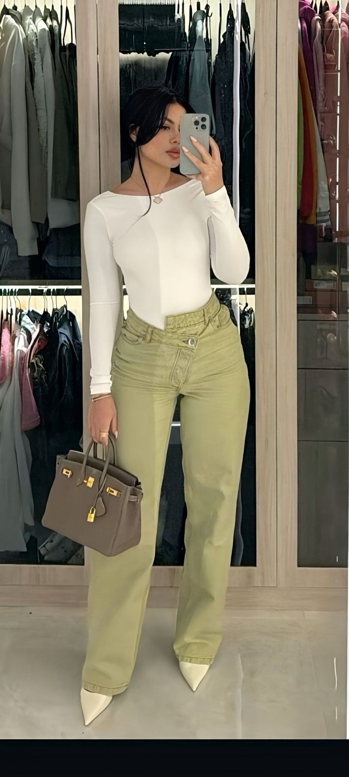 Simplistic Chic Outfits, Curved Hips Outfit, Fancy Looks Outfits, Work Outfits Doctor, Fall Outfits Women Elegant, K Michelle Outfits, Painting Date Outfit Ideas, Outfit For Long Torso, Business Casual Women Jeans