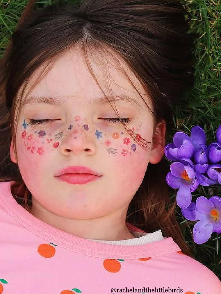 These temporary tattoo face freckles for kids are a fun way to add a touch of whimsy to your child's look! Each sheet comes with delicate flower designs perfect for adding a bit of sparkle. The tattoos are easy to apply and remove, so your little one can enjoy the look of a real flower garden without the commitment! Amazing Face Paint, Candy Freckles Makeup, Garden Inspired Makeup, Flower Makeup Looks Easy, Easy Fairy Face Paint, Drawing On Face For Kids, Easy Face Painting Kids, Cheek Makeup Art, Face Painting Aesthetic Flowers