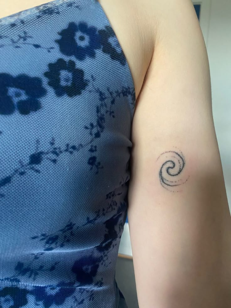 Cyclone Tattoo, Blue Ink Tattoo, Spiral Design Art, Spiral Tattoo, Blue Ink Tattoos, Aesthetic Tattoo Ideas, Henne Tattoo, Spiral Tattoos, Creative Tattoo Ideas