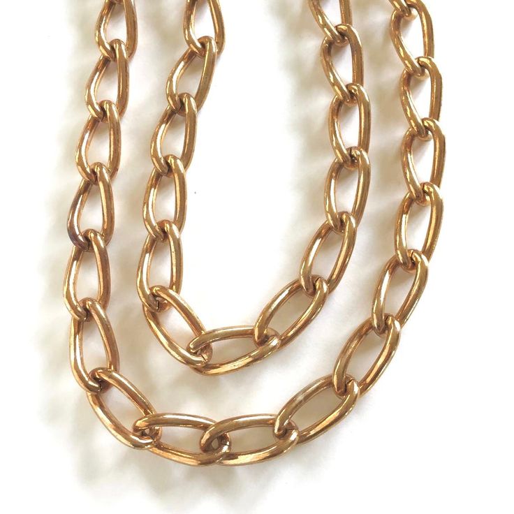 a gold chain is shown on a white background, with the link at the end