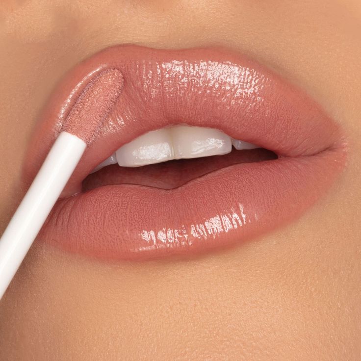 Soft Lip Look, Makeup Lip Ideas, Lipstick For Wedding, Makeup Looks Lips, Wedding Lip Color, Pink Nude Lipstick, Lip Makeup Ideas, Sparkly Lipstick, Bridal Lipstick