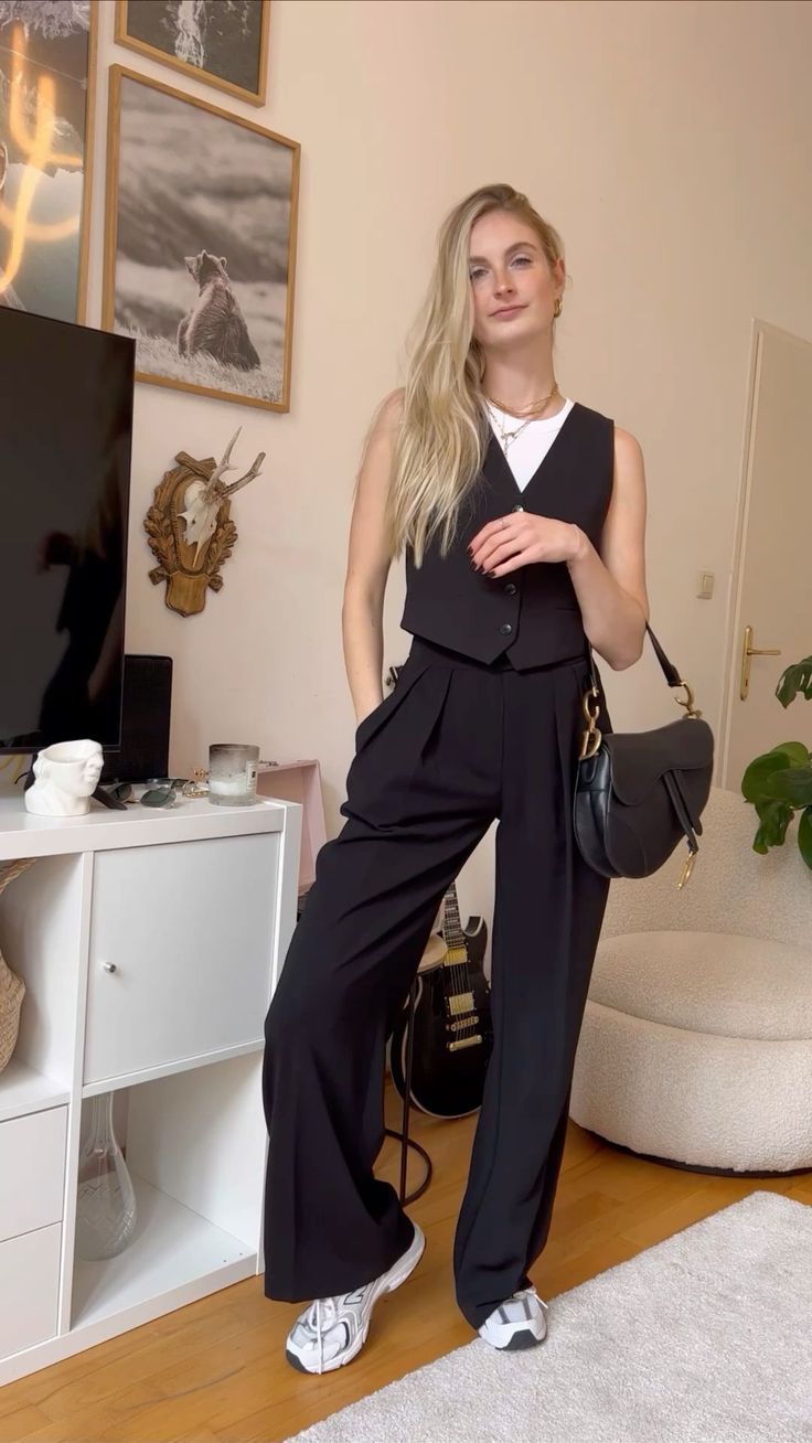 Black Vest And Trousers Outfit, Black Vest Business Casual, Black Vest And Pants Outfit, Black Vest Office Outfit, Vest Trouser Outfit, Black Vest Over White Shirt, Black Vest Work Outfit, Vest Shirt Outfits For Women, Business Casual Vest Women