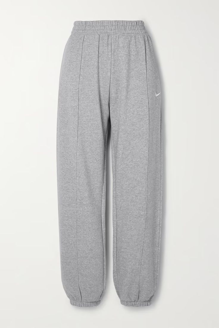 Gray Sports Pants, Fame Clothes, Grey Sweats, Nike Sweatpants, Grey Sweatpants, Pinterest Outfits, Jogging Pants, Chunky Sneakers, Dream Clothes