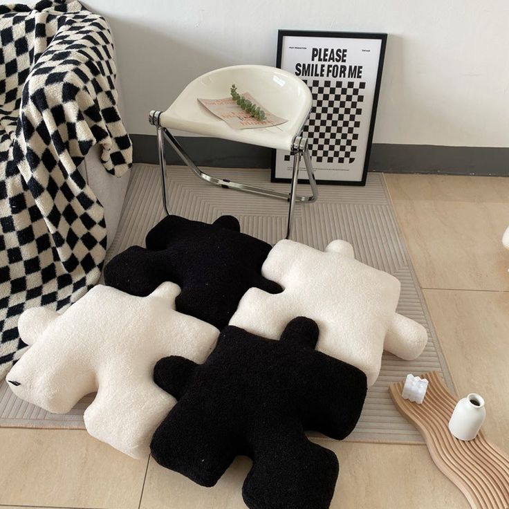 Plush Puzzle Pillow Floor Cushion / Black Interior Design Per La Casa, Future Apartment Decor, Cute Bedroom Decor, Cozy Room Decor, Apartment Decor Inspiration, Dream Room Inspiration, Room Makeover Inspiration, Cute Room Decor, Decor Minimalist