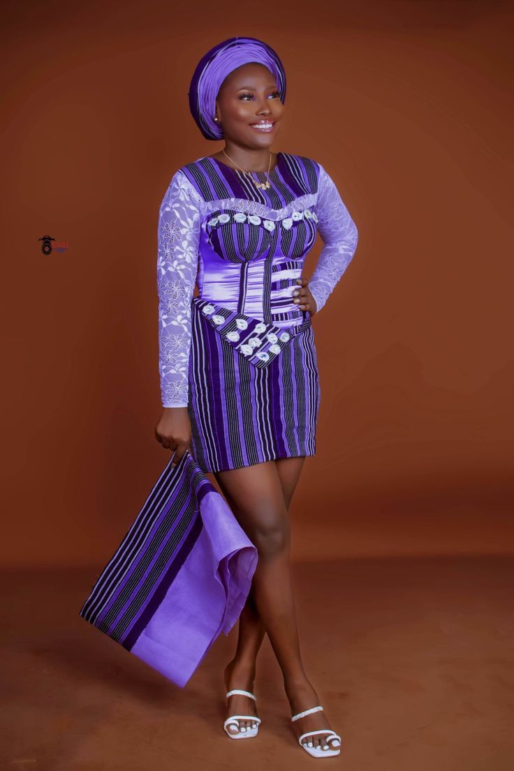 Asooke Dress, Stylish Naija, Corset Styles, Kente Styles, Short Dress Styles, Naija Fashion, African Fashion Traditional, Aso Oke, Short Gowns