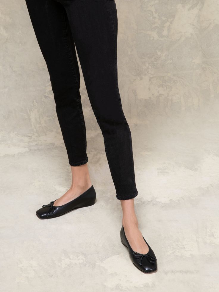 We asked some of our top customers to share what makes the “perfect ballet flat”, and then we created it. (Hint: it’s not a flat.) Meet the Danza. The Danza Women's Flats, Size 38.5 in Black