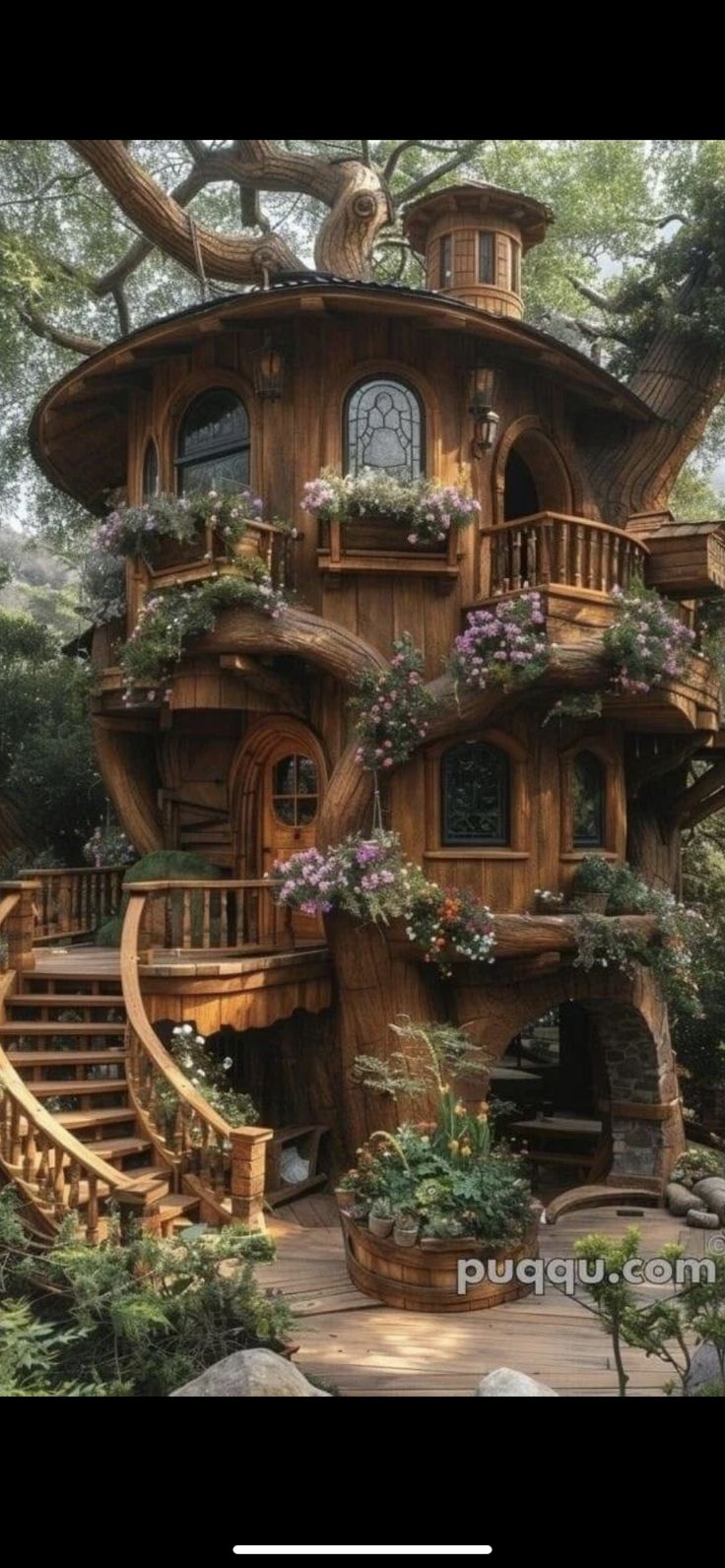 a tree house built into the side of a hill with plants growing out of it