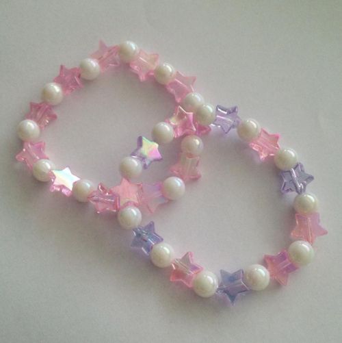 Barbie Themed Bracelet, Kandi Star Bracelet, Kandi Cute, Star Bracelet Bead, Kawaii Beaded Jewelry, Cute Bead Bracelet Ideas Aesthetic, Bead Bracelet Inspo Aesthetic, Kandi Bead Bracelets, Kawaii Bracelet Ideas