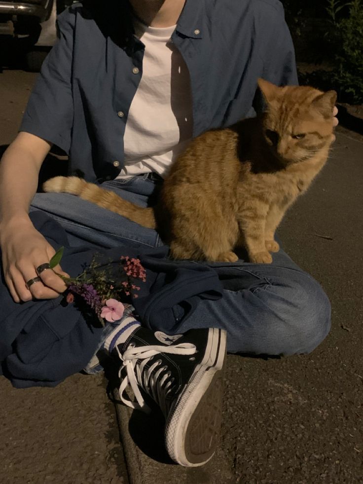 Strangers To Friends, Man And Cat, Grunge Boy Aesthetic, Softboy Aesthetic, Boys Aesthetic Outfits, Soft Boy Outfits, Soft Boy Aesthetic, Masc Outfits, Chica Cool