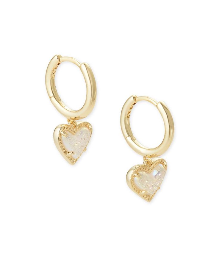 Hearts and huggies together - is there anything better? The Ari Heart Gold Huggie Earrings in Iridescent Drusy adds that little something extra to your look with its playful asymmetrical design. Gold Huggie Earrings, Huggie Earrings Gold, Preppy Jewelry, Mode Zara, Kendra Scott Earrings, Jewelry Accessories Ideas, Jewelry Lookbook, Huggie Earrings, Kendra Scott Jewelry