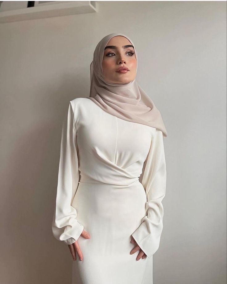 Graduation Dress University Hijab, Graduation Outfit Ideas University Hijab, Outfit Ideas Church, Graduation Dress University, Graduation Outfit Ideas University, Brown Dresses Outfit, Preppy Summer Dress, Graduation Outfits For Women, Winter Graduation