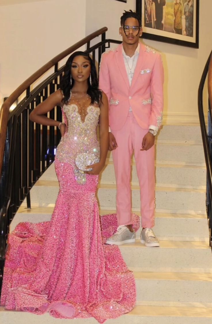 Prom Dress And Suit Matching, Matching Prom Outfits For Couples, Prom Colors For Couples, Matching Prom Couples, Prom Color Ideas, Couples Prom Outfits, Prom Outfits For Couples, Matching Prom Outfits, Couple Prom Outfits