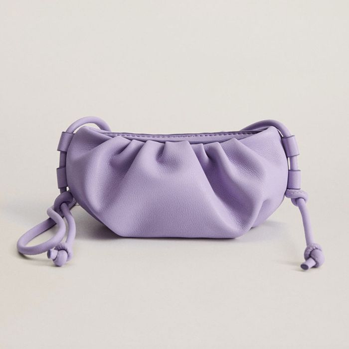 Mango Pleated Volume Mini Bag Mango Bags, 90s Shoulder Bag, Handbag Trends, Spring Outfits For School, Peter White, Big Handbags, Metallic Handbags, Cloud Bag, Purple Bag