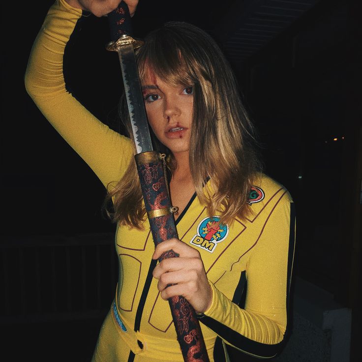 Kill Bill Makeup Look, Quentin Tarantino Halloween Costumes, Quinton Tarantino Costumes, Tarantino Halloween Costumes, Suckerpunch Costume, Quentin Tarantino Costumes, Kill Bill Makeup, Yellow Halloween Costumes, Tarantino Costumes