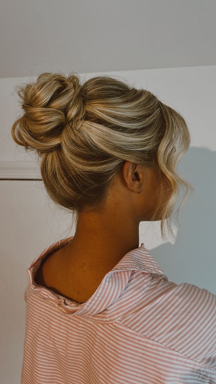 Midi bun on a dimesnsional blonde Midi Bun Hairstyles, Hoco Hairstyles Updo Bun, Hoco Hairstyles Bun, Hoco Hair Bun, Midi Bun Wedding Hair, Slick Back Updo Hairstyles, Gala Hair Styles, Middle Bun Hairstyles, Blonde Bridesmaid Hair