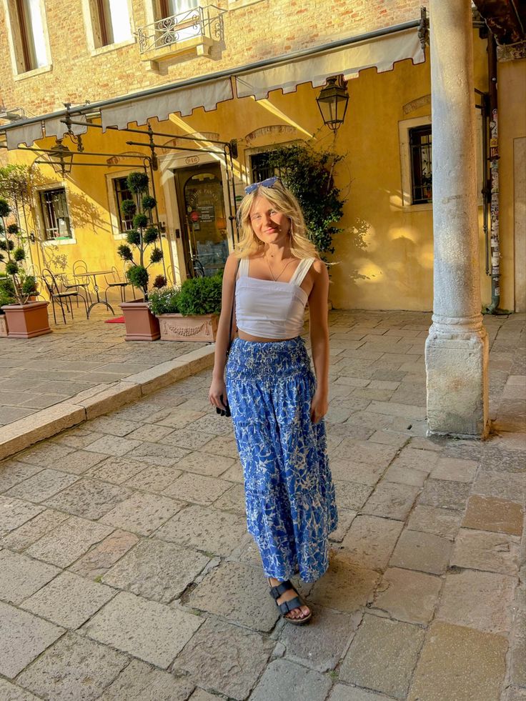 #outfits #outfitstyle #outfitgoals #outfitgoals #ootd #ootdfashion #europeansummer Scotland Outfit, Maxi Skirt Outfit Summer, Scotland Aesthetic, Skirt Outfit Summer, 2024 Board, Dresses Yellow, Aesthetic Photoshoot, Wardrobe Goals, Gucci Style