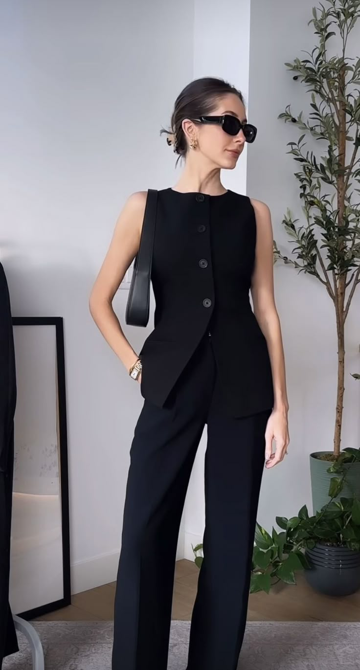 Business Formals For Women Classy, Summer Work Outfits Retail, Business Black Outfit, Vest Trouser Outfits For Women, Classy Chic Work Outfits, Trouser Vest Outfit, Female Best Man Outfit Wedding, Womens Tailored Pants, Summer Work Outfits Corporate