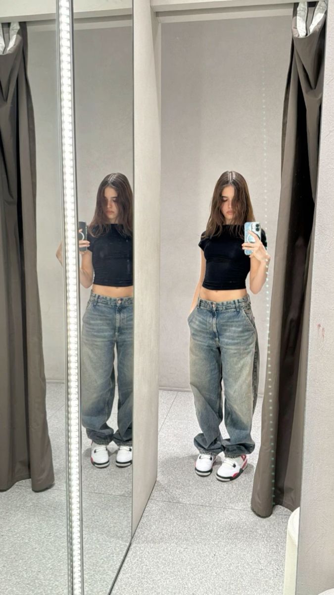 #outfit #inspo #outfitideas #bershka #loveebaggy #goviral Bershka Outfit, Pakaian Hipster, Celana Fashion, Baggy Jeans Outfit, Modele Fitness, Skater Jeans, Foto Tips, Outfit Inspo Casual, Tomboy Outfits