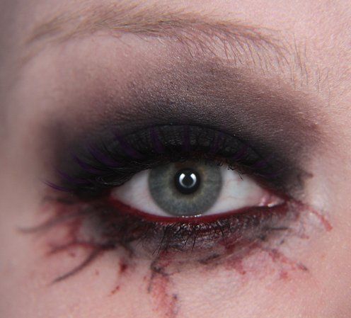 Makeup your Jangsara: Halloween tutorial: Scary sexy character Makeup Horor, Halloween Zombie Makeup, Zombie Halloween Makeup, Make Up Diy, Makeup Zombie, Halloween Make-up Looks, Halloweenský Makeup, Horror Make-up, Creepy Halloween Makeup