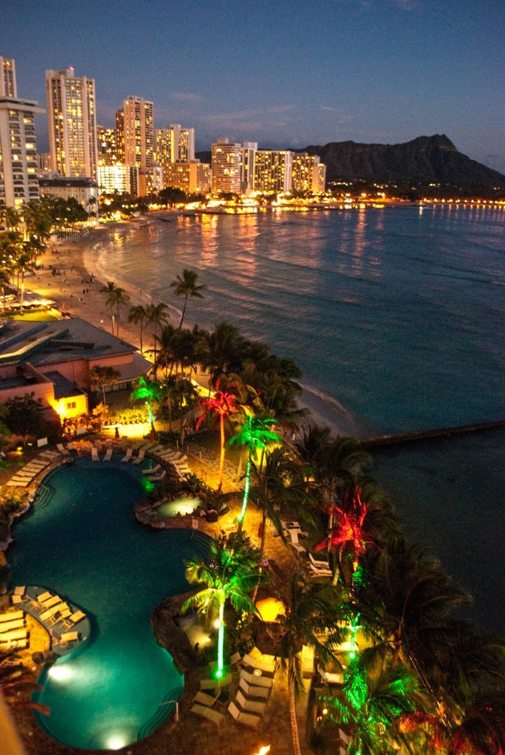 The beautiful Hawaiian Island of OAHU can help take the sting out of passport withdrawal for US travelers. In fact, you just might discover places on Oahu that will make you forget traveling abroad (for now). Explore Oahu's most amazing places for photography - stunning beaches, luxurious resorts (like the Christmas-time view here from the Sheraton Waikiki), verdant mountains, great food, superb hiking, WWII history & more. Here's everything you need to plan your dream vacation to OAHU HAWAII! Sheraton Waikiki, Waikiki Hotels, Waikiki Hawaii, Hawaii Pictures, Hawaii Life, Waikiki Beach, Dream Travel Destinations, Bryce Canyon, Hawaii Vacation