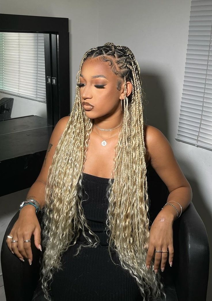 Black Roots Blonde Braids, Long Blonde Braids For Black Women, Blonde Braids Goddess, Blonde Braid Styles, Ashy Blonde Braids, Platinum Blonde Boho Knotless Braids, Bohemian Braids Blonde, Blonde Braids Black Roots, Ash Blonde Boho Knotless Braids