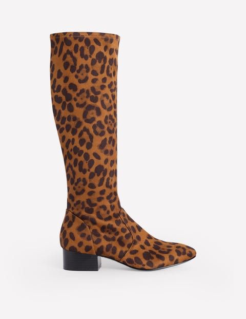 These knee-high boots are crafted from stretchy faux suede for a close-but-flexible fit. Plus, the low block heel means you can wear them comfortably all day and into the evening (as long as you can keep up). Boots Leopard, Chic Prints, Animal Print Flats, Animal Shoes, Printed Flats, Boden Uk, Low Block Heels, The Low, Mini Boden