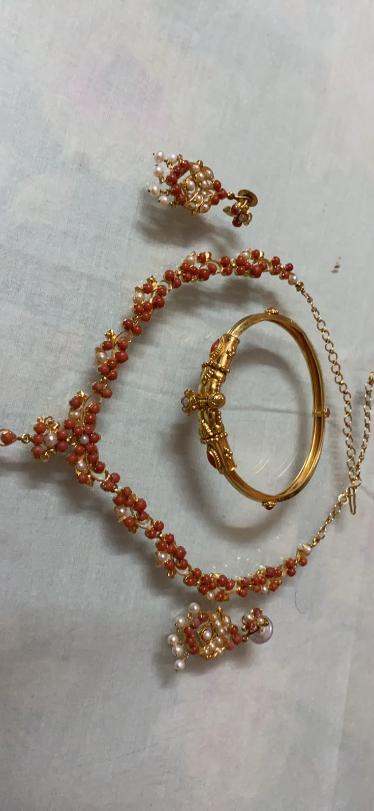 Beaded Jewelry Gold Indian, Coral Jewelry Set Gold, Coral Gold Necklace, Pagadalu Chains, Pagadalu Jewellery, Havala Jewellery, Coral Earrings Gold Indian, Coral Necklace Indian Gold, Pagadam Jewellery