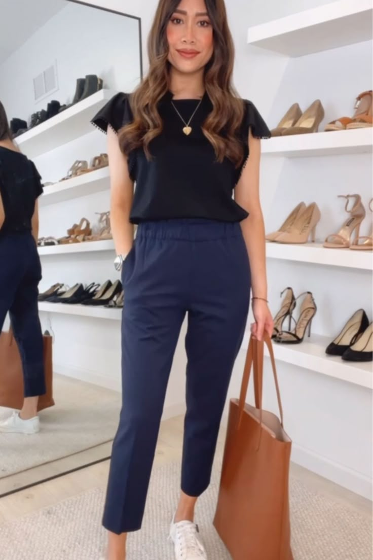 Outfit Formal Verano, Summer Work Outfits Office, Semi Casual Outfit, Smart Casual Women Outfits, Street Style Outfits Casual, Spring Trends Outfits, Spring Outfits Dresses, Outfit Styling, Office Casual Outfit