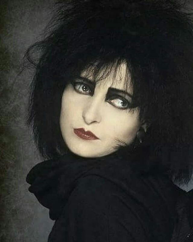 Trad Goth Makeup, Makeup Zombie, Traditional Goth, Siouxsie And The Banshees, 80s Goth, 80s Makeup, Siouxsie Sioux, Drag Make-up, Goth Bands