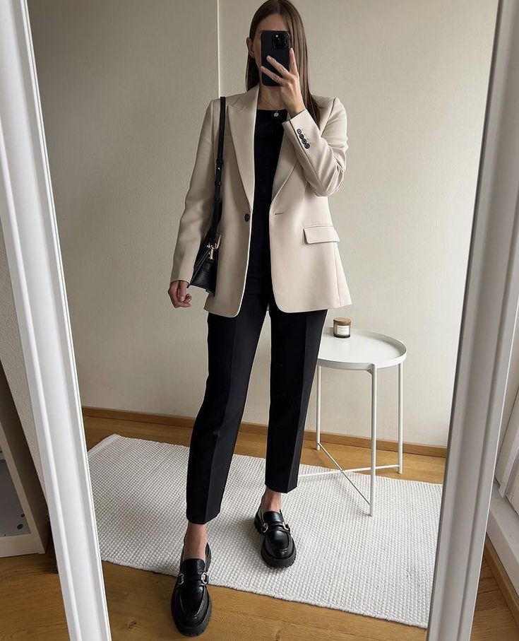 Outfits For The Office, Office Fits, Corporate Baddie, Outfit Chic, Stylish Work Attire, Corporate Outfits, Business Casual Outfits For Work, Classy Work Outfits, Stylish Work Outfits