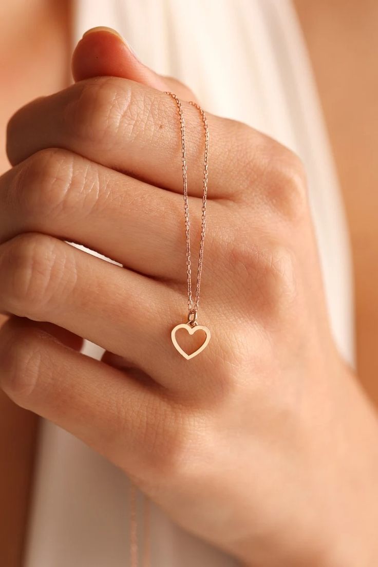 14k Gold Necklace Minimalist Heart Necklace Real Gold Jewelry Dainty Gold Jewelry Handmade Necklaces Everyday Necklace Gift for Mom - Etsy Simple Accessories Minimalist, Pendant Gold Design, Gold Simple Necklace, Everyday Gold Necklace, Everyday Necklace Simple, Gold Jewelry Women, Simple Necklace Designs, Simple Gold Necklace, Jewelry Necklace Simple