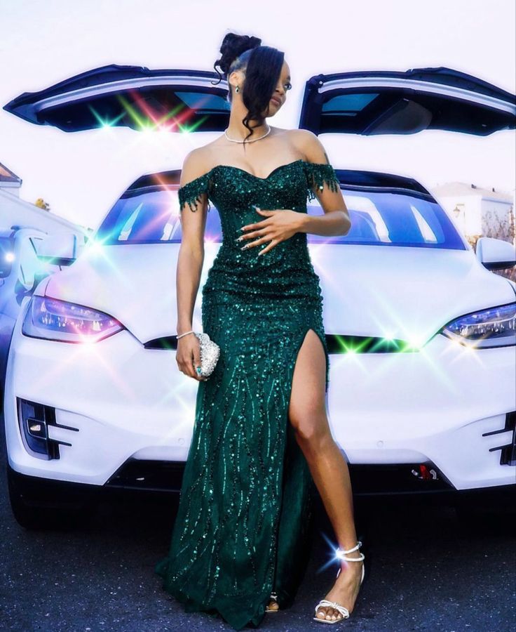 Green Dress Outfit Prom, Emreld Green Prom Dress, Matric Dance Dresses Emerald Green, Emerald Green Homecoming Dresses Long, Emerald Green Dress Prom Long, Royal Green Prom Dress, Dark Green Prom Dress Black Women, Green Birthday Outfits Black Women, Prom Dress Green Emerald