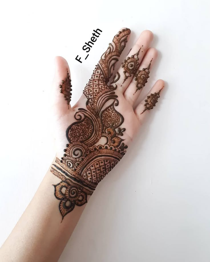 Mahendi Designs Latest Front Hand, Mehndi Designs Finger, Henna Hand Designs, Easy Mehndi Designs, Art Freedom, Latest Arabic Mehndi Designs, Modern Mehndi, Simple Arabic Mehndi, Front Mehndi Design