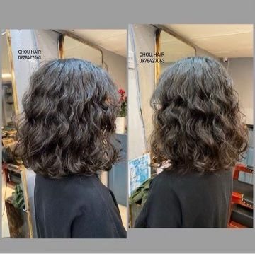 Curly Hair Cuts With Layers, Natural Curly Hair Cuts, Hair Cuts With Layers, Curly Hair Drawing, Layers And Bangs, Curly Hair Photos, Curly Hair Updo, Wavy Haircuts, Bangs Curly