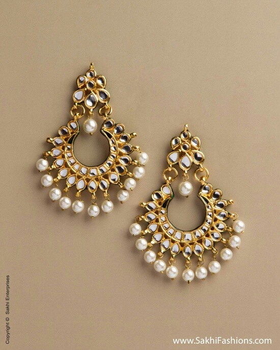 Earrings Indian Accessories, Africa Dress, Earrings Indian, Traditional Earrings, Pakistani Jewelry, Pearl Jewellery, Kundan Earrings, Desi Wedding, Indian Earrings