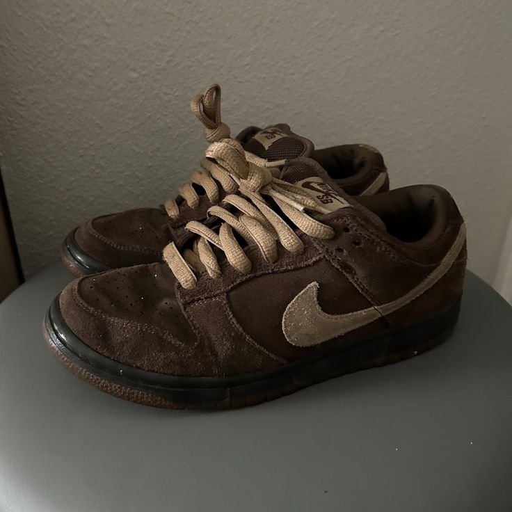 Size 6 Nike Sb Dunk Low Pro Mocha 2007 Cute Shoes Brown, Brown Lace-up Skate Shoes For Streetwear, Sporty Brown Skate Shoes For Streetwear, Brown High-top Custom Sneakers For Skateboarding, Brown Low-top Sneakers For Skateboarding, Brown Sneakers With Gum Sole For Skateboarding, Brown Skate Shoes With Round Toe For Sports, Brown Round Toe Skate Shoes For Sports, Brown Sneakers With Laces For Skateboarding