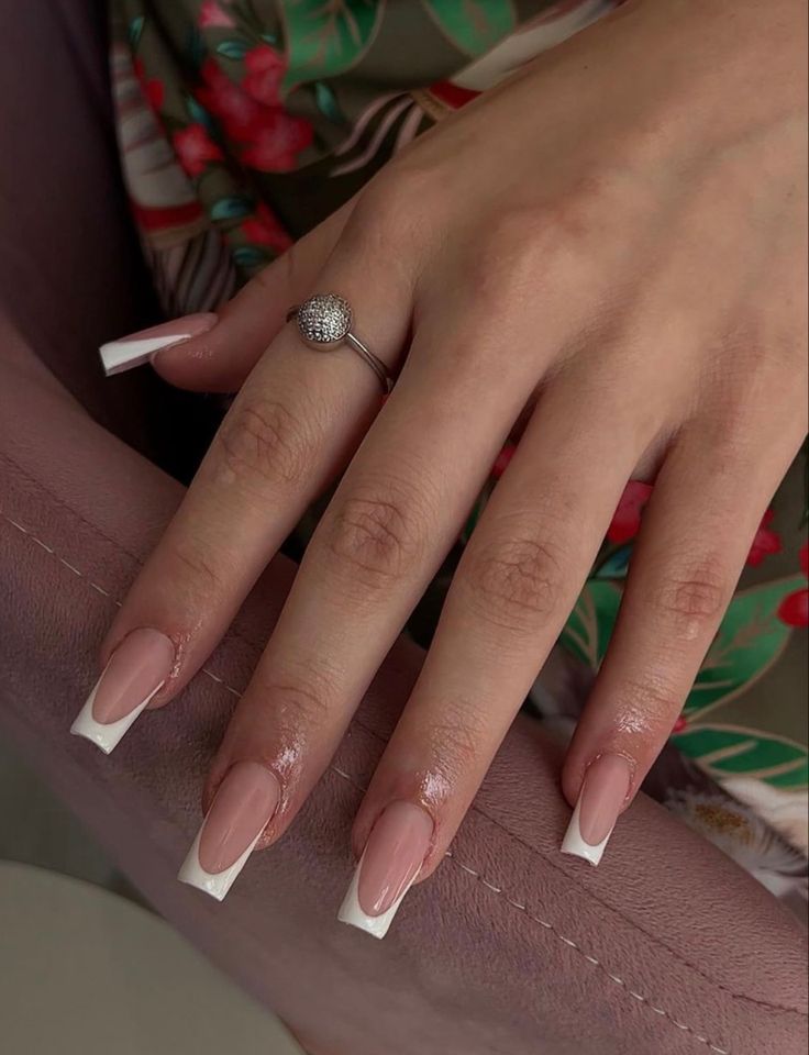 French Tip With Sparkle Line, Uñas Old Money Aesthetic, Birthday Nails Classy, Elegant Prom Nails, Trendy Nails Nude, Simple Nails White, French Nails Coffin, Square French Tips, Elegant Nails French