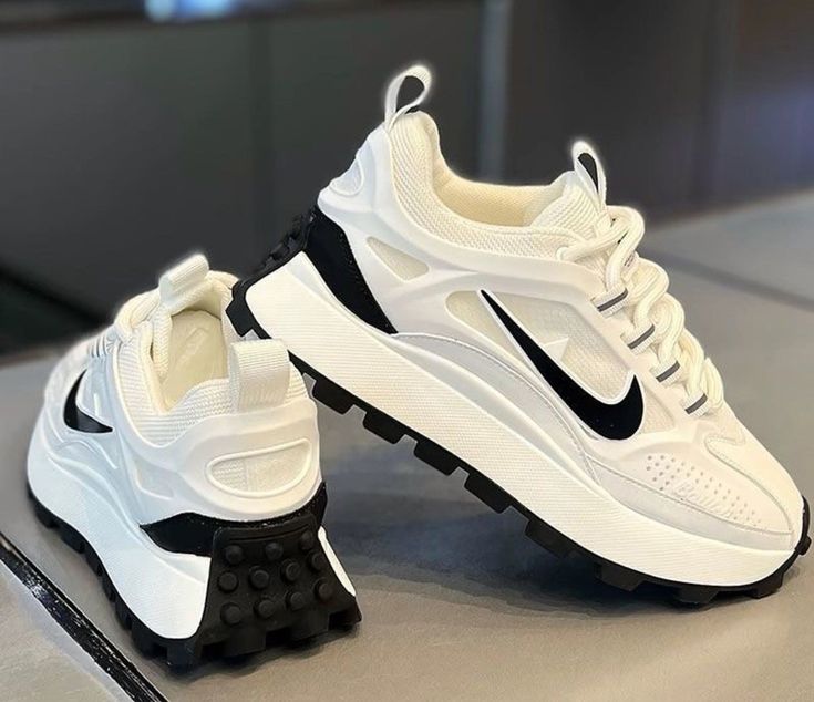 Pretty Sneakers, Jordan Shoes Girls, Fashion Shoes Heels, Pretty Shoes Sneakers, Cute Shoes Heels, Jordan Shoes Retro, All Nike Shoes, Shoes Outfit Fashion, Cute Nike Shoes