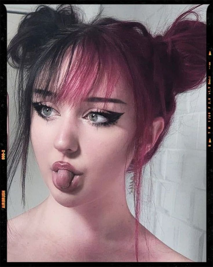 Makeup Ideas Edgy, Red Egirl Make Up, E Girl Eye Makeup, Eyeliner E Girl, E Girl Makeup Looks, Cute Anime Makeup Looks, E Girl Makeup Aesthetic, Soft E Girl Makeup, E Girl Eyeliner