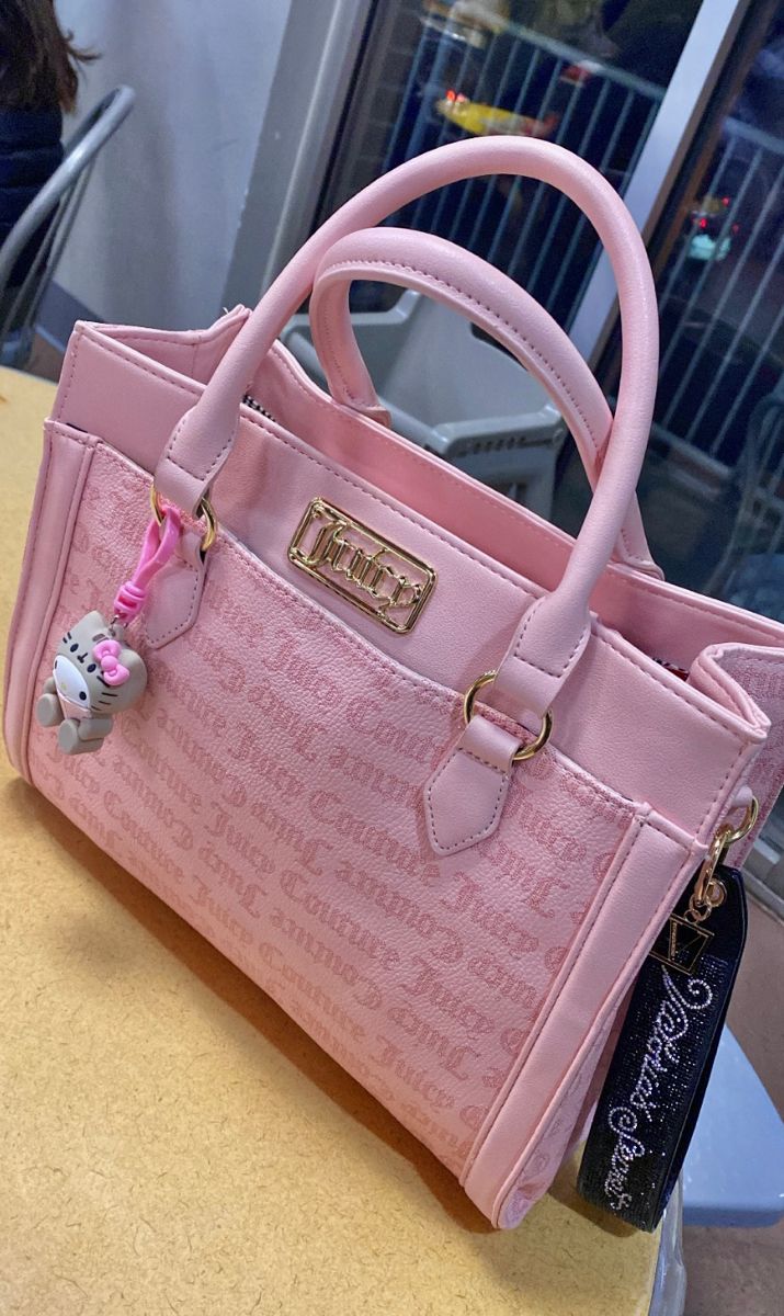 Purse Aesthetic, Look Rose, Hand Bags For Women, Pink Lifestyle, Luxury Bags Collection, Purse Essentials, Handbag Essentials, Pink Hello Kitty, Girly Bags