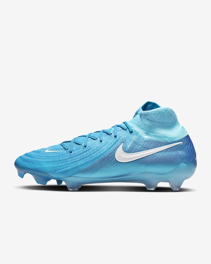 the nike vapor soccer shoe in blue and white