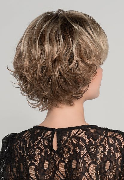 Layered Bob Hairstyles, Haircuts For Curly Hair, Short Wavy Hair, Short Wavy, Penteado Cabelo Curto, Short Blonde, Short Hair With Bangs, Short Hair With Layers, Short Curly Hair