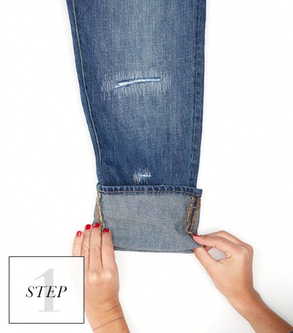 How+To+Cuff+Your+Jeans+Like+A+Pro+via+@WhoWhatWear Cuffed Jeans Outfit, How To Fold Jeans, Folding Jeans, Rolled Cuff Jeans, Ankle Boots With Jeans, Rolled Jeans, Cuff Jeans, How To Wear Ankle Boots, Rolled Up Jeans