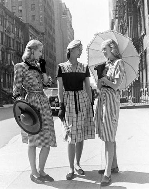 40s Mode, Decades Fashion, Fashion 1940s, Nyc Street Style, Three Women, Look Retro, 40s Fashion, Vintage Wardrobe, Retro Mode