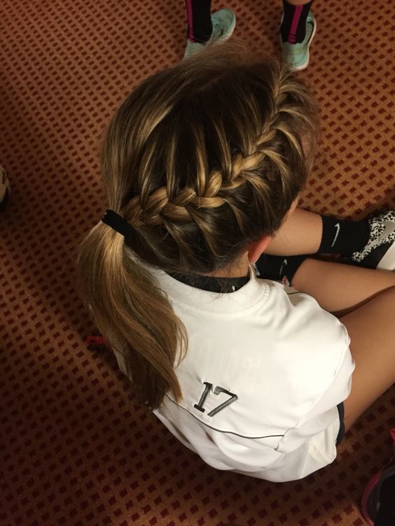 Prepare for fireworks. Thanks to sultry braids, twists, and knots, these sizzling summer styles aren't your average ponytail Hairstyles Soccer, Olivia Hair, Sporty Hair, Volleyball Hairstyle, Soccer Hairstyles, Soccer Hair, Gymnastics Hair, Softball Hairstyles, Sporty Girl