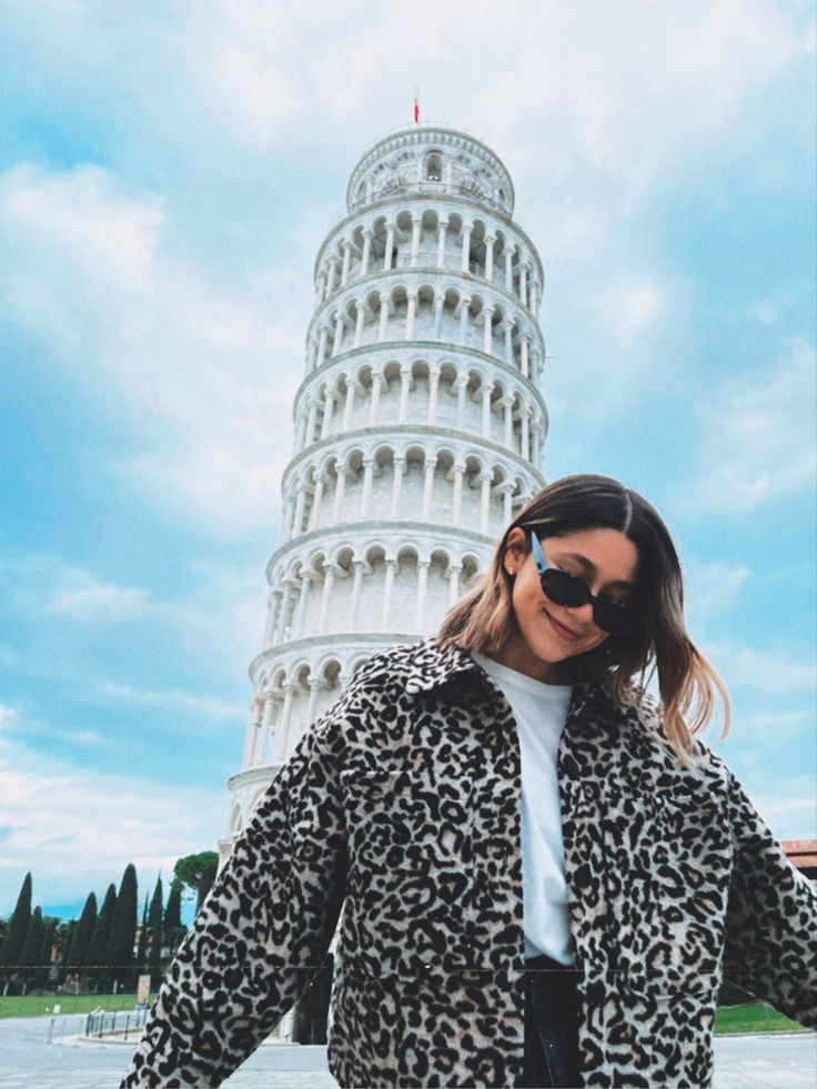 Italy aesthetic photo outfit Pisa Italy Outfit, Pisa Italy Photography, Pisa Picture Ideas, Pisa Outfits, Pisa Italy Poses, Pisa Tower Photo Ideas, Pisa Photo Ideas, Florence Picture Ideas, Firenze Photo Ideas