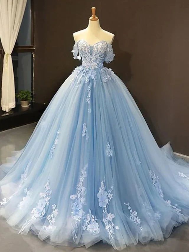 Ballkleid Ballkleider Blumenkleid Quinceanera Hofschleppe Kurzarm Herzausschnitt Spitze mit Falten Applikationen Blue Ball Gown, Dress Applique, Ball Gown Prom Dress, Pretty Quinceanera Dresses, Strapless Evening Dress, Long Prom Gowns, Blue Ball, Blue Evening Dresses, Tulle Ball Gown