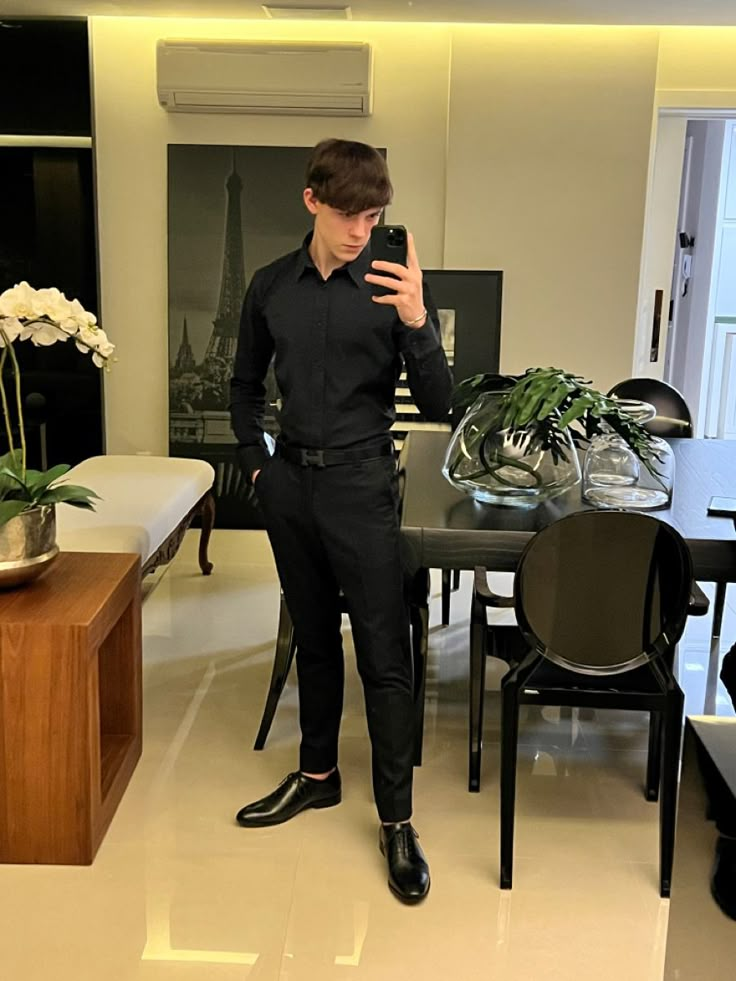 Outfit Casamiento, Graduation Outfit Ideas Men, Banquet Outfit, Aesthetic Clothes Men, Boys Formal Wear, Guys Fashion Casual, Semi Formal Outfit, Black Outfit Men, Guys Fits